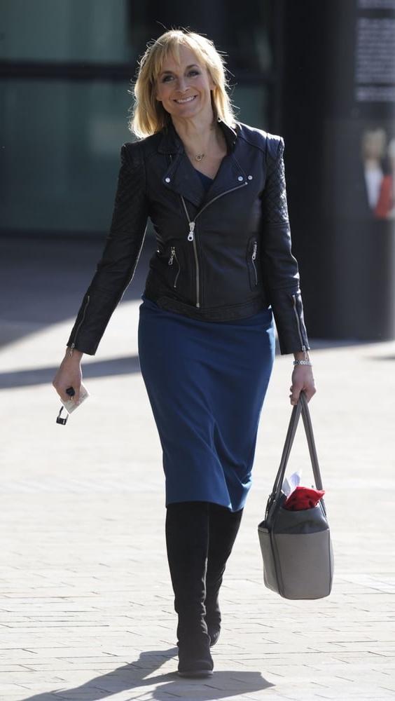 25P Louise Minchin - Sexy UK news reader with incredible legs