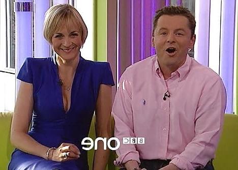 25P Louise Minchin - Sexy UK news reader with incredible legs