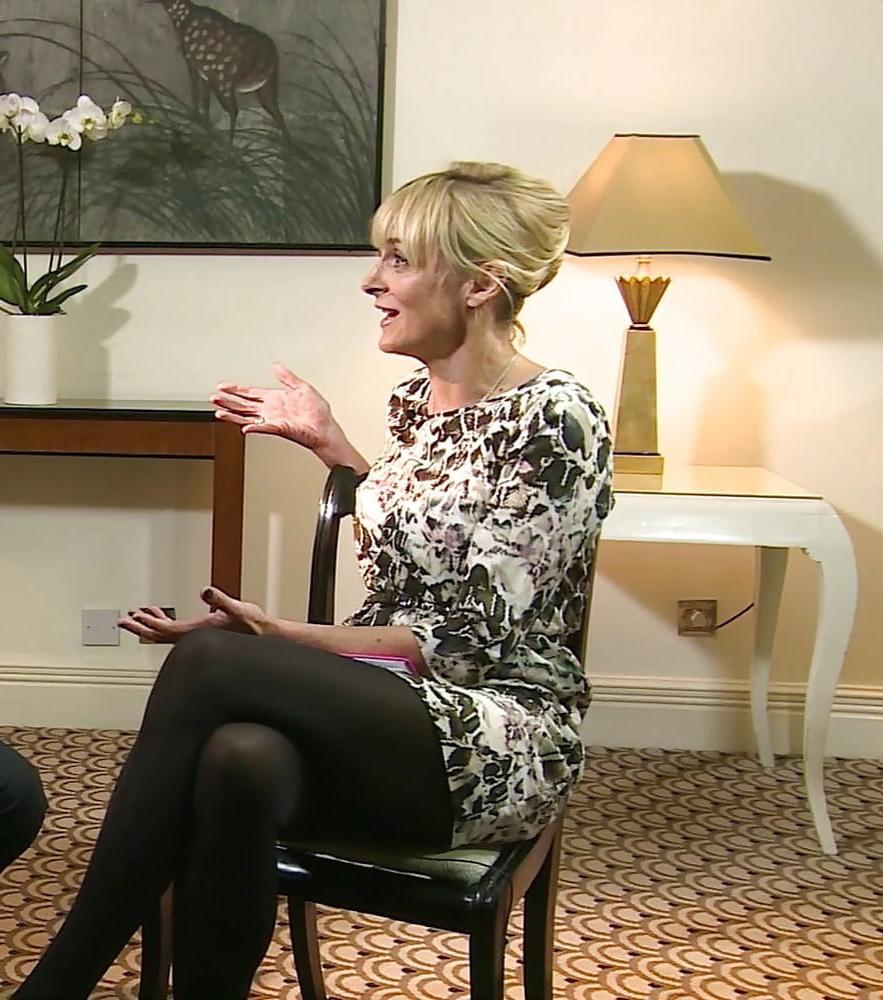 25P Louise Minchin - Sexy UK news reader with incredible legs