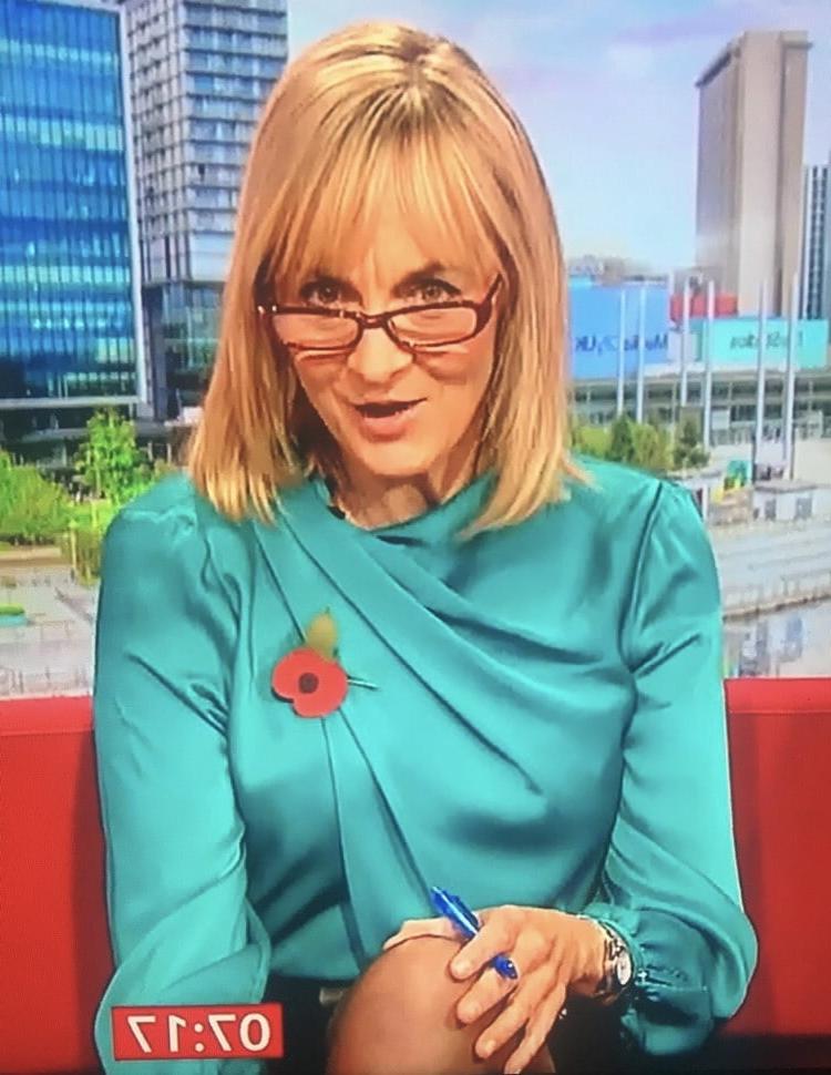 25P Louise Minchin - Sexy UK news reader with incredible legs