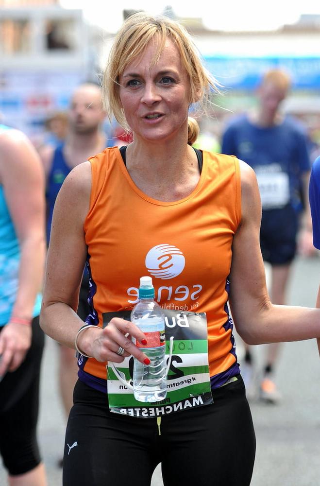 25P Louise Minchin - Sexy UK news reader with incredible legs