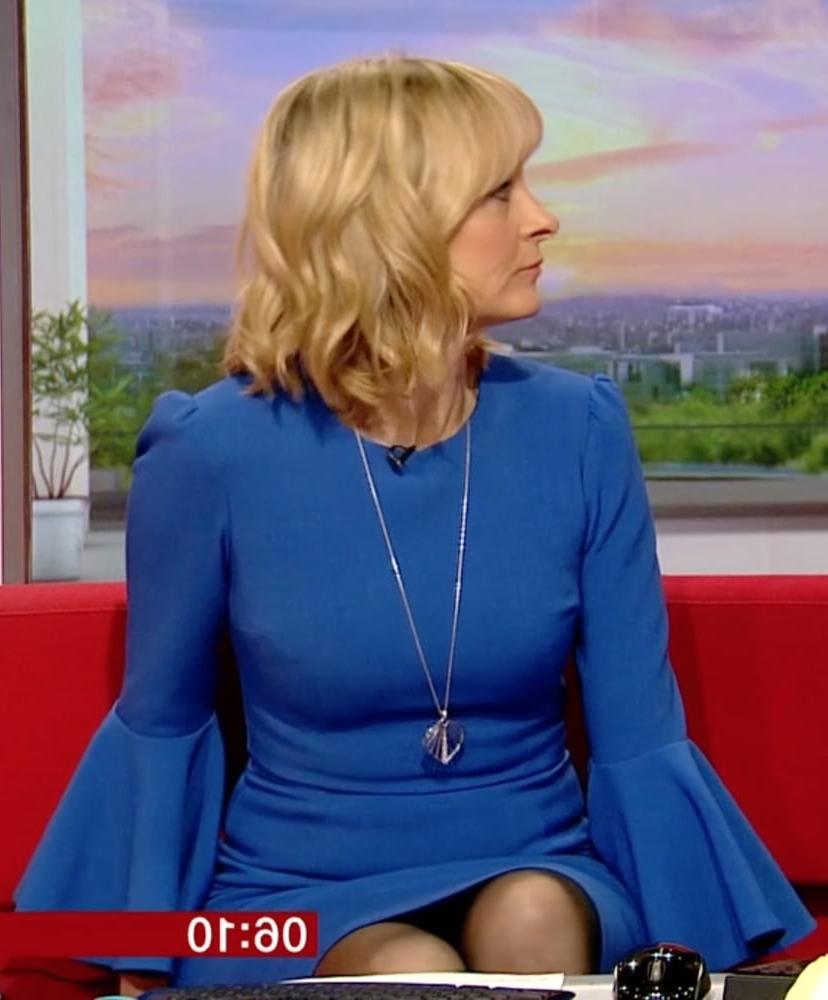 25P Louise Minchin - Sexy UK news reader with incredible legs