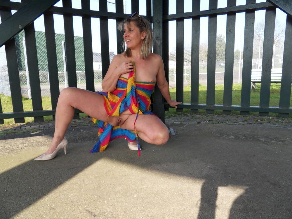12P Slutty Milf Lisa Flashing At The Park