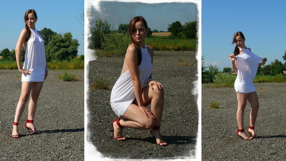 25P Assorted Lady Wallpapers 11Jul20