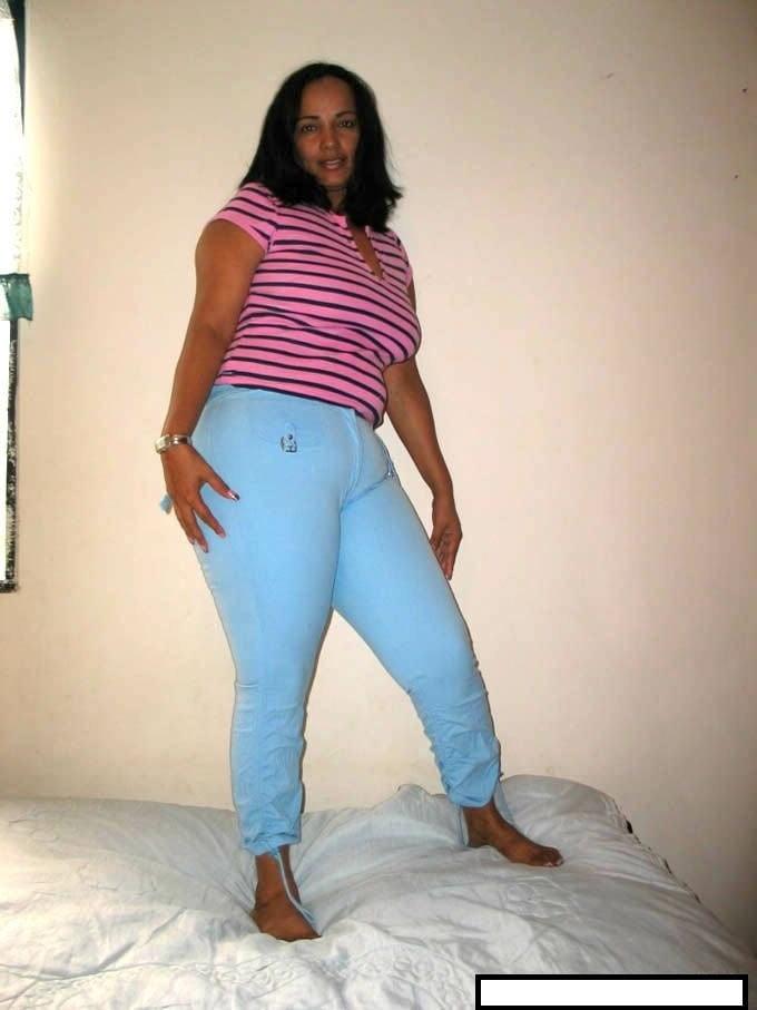 25P sexy latin mature