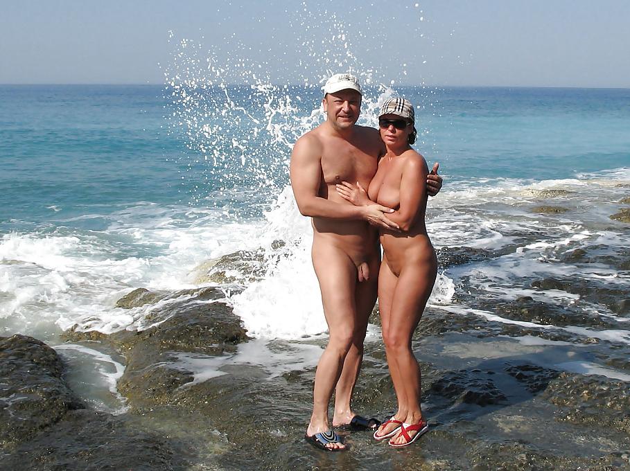 25P Nude beach pics