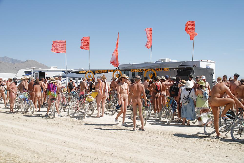 25P Nude beach pics