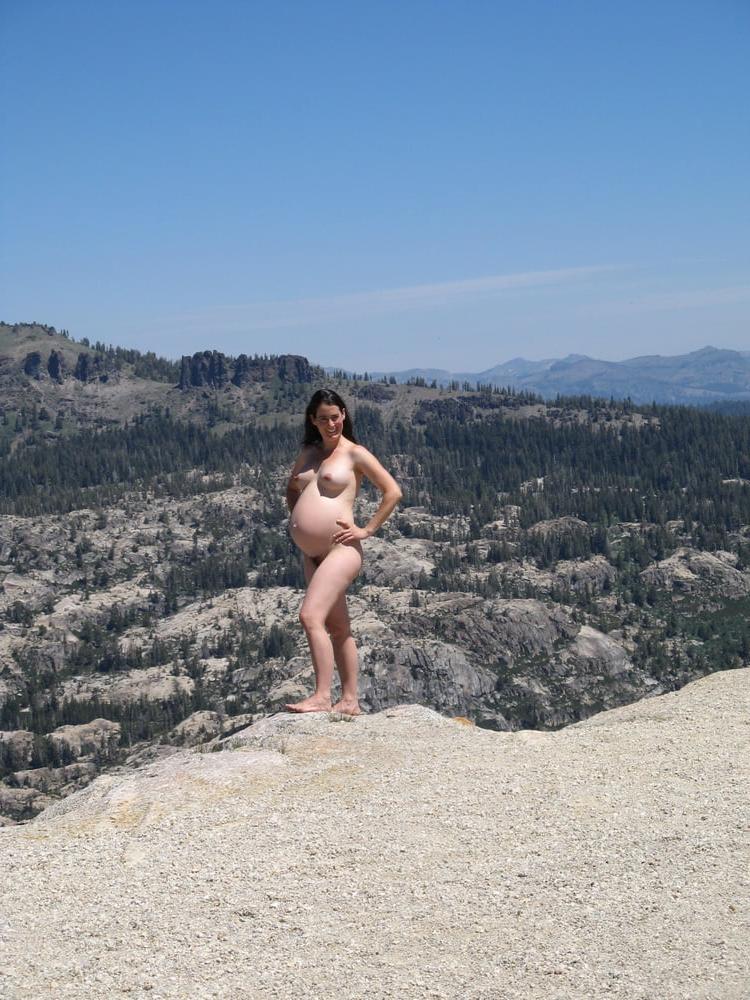 25P Pregnant Hiker