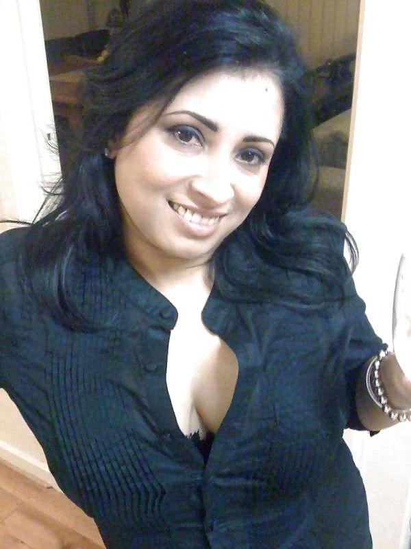 25P NRI MILF aunty (Geeta kapoor's girl)