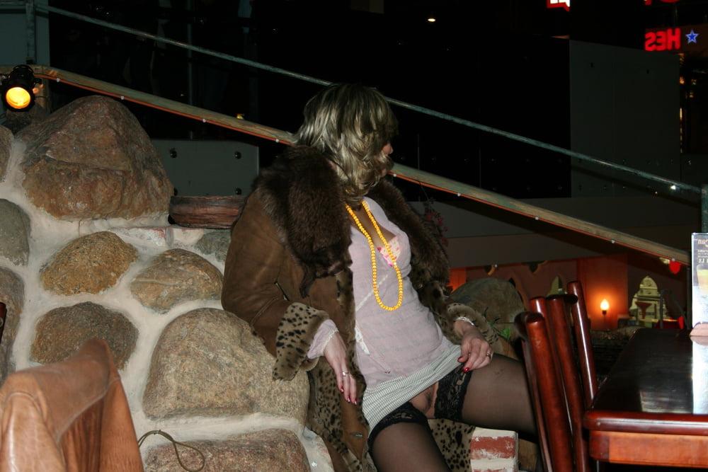 25P daring flasher Gorgeous blonde Italian