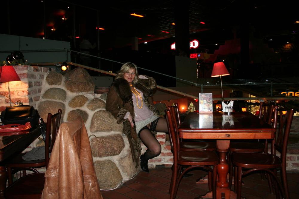 25P daring flasher Gorgeous blonde Italian