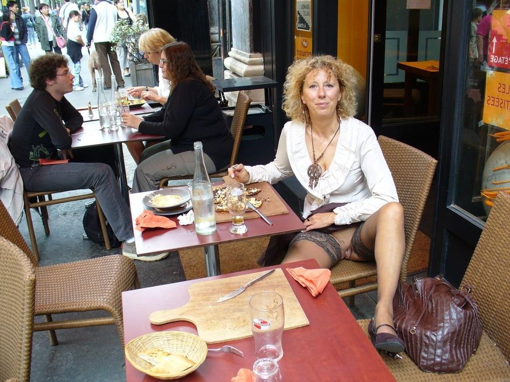 10P Curly Milf Flashing Outdoor