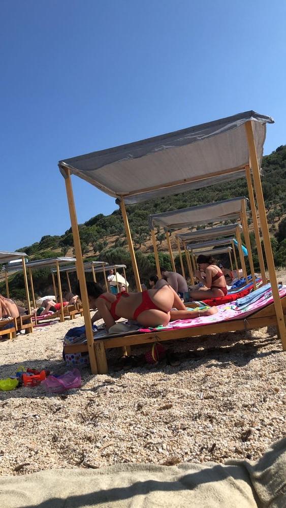 5P Young ass at the beach...