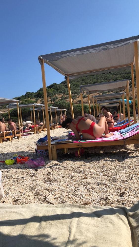 5P Young ass at the beach...