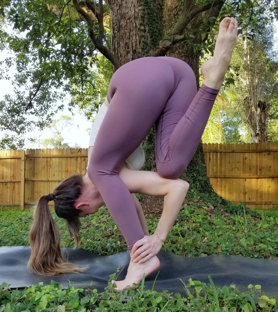 25P Yoga MILF