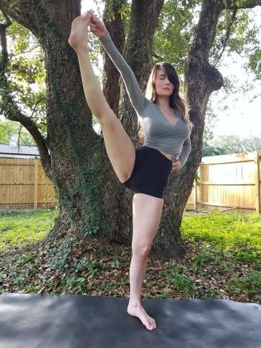 25P Yoga MILF