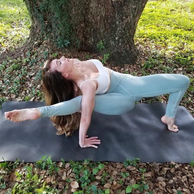 25P Yoga MILF