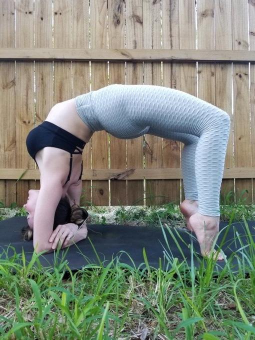 25P Yoga MILF