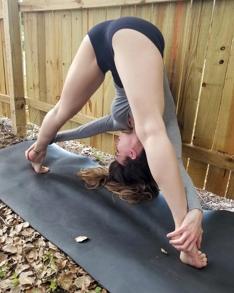 25P Yoga MILF