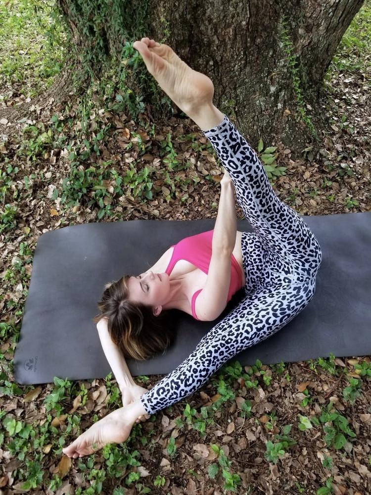 25P Yoga MILF