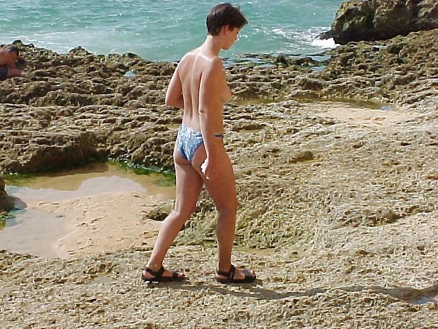 25P Mixed sluts at the beach