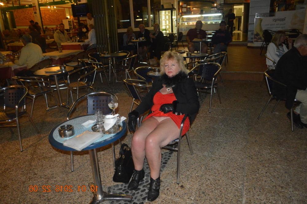 25P Sexy Blonde pussy flashing granny