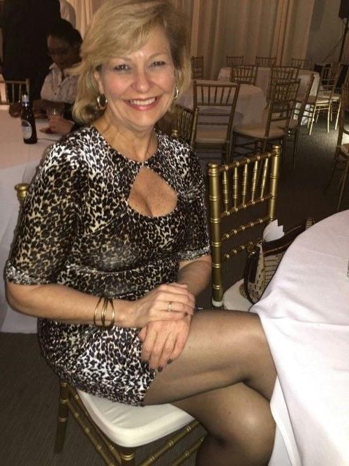 25P sexy mature legs