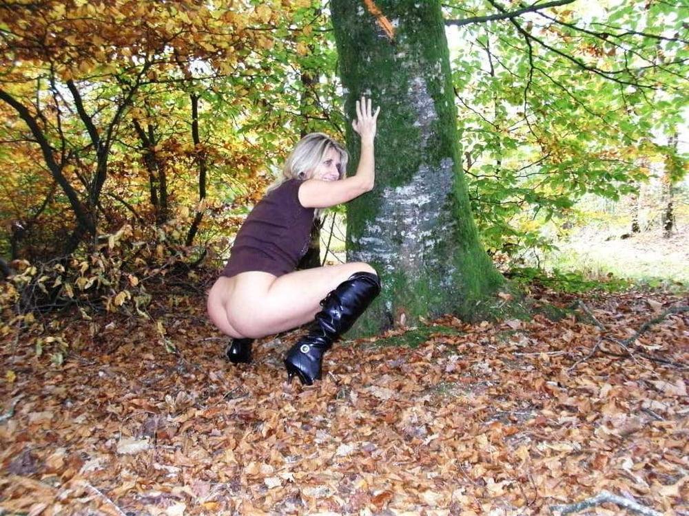 22P Slutty Milf Lisa Flashing In The Forrest