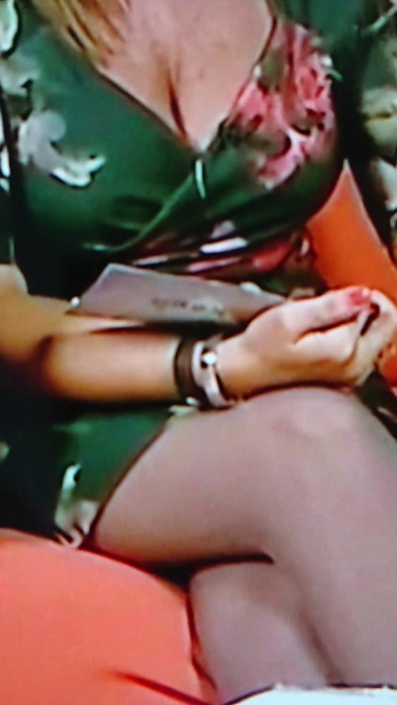 25P Hot Tv host With beautyful nylon legs and great tits.