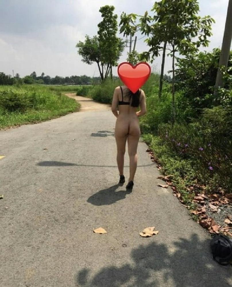 15P Chinese milf flashing in public