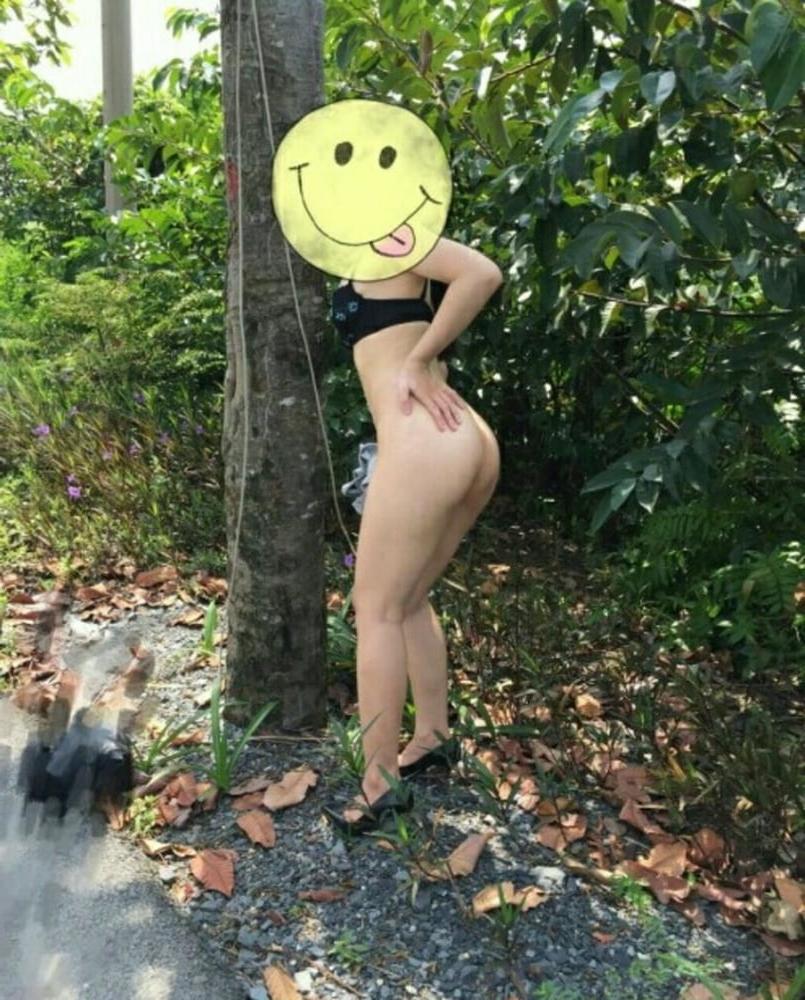 15P Chinese milf flashing in public