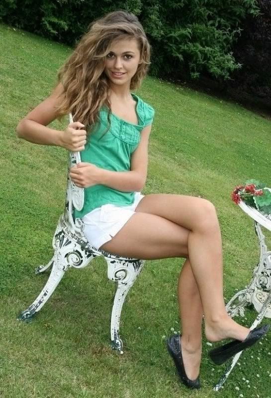 25P Sexy Crossed Legs And Thighs