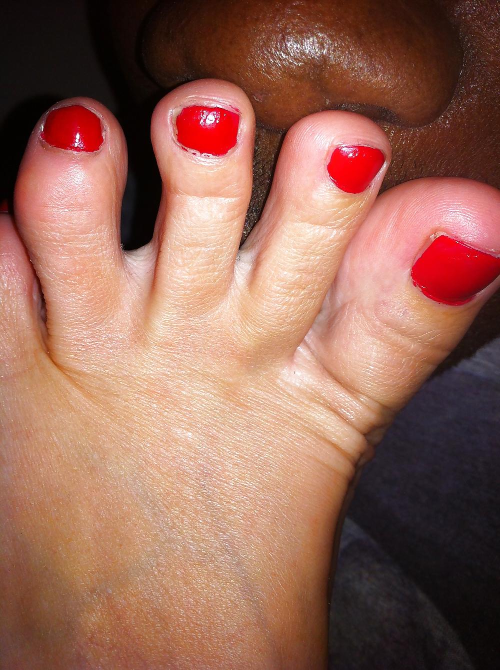 16P I worship her feet