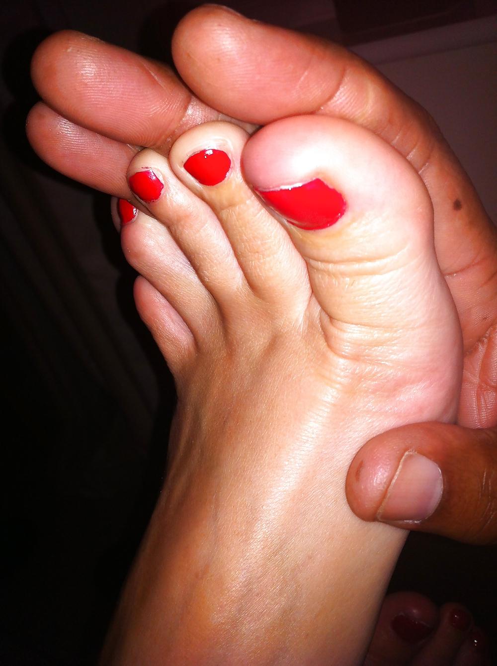 16P I worship her feet