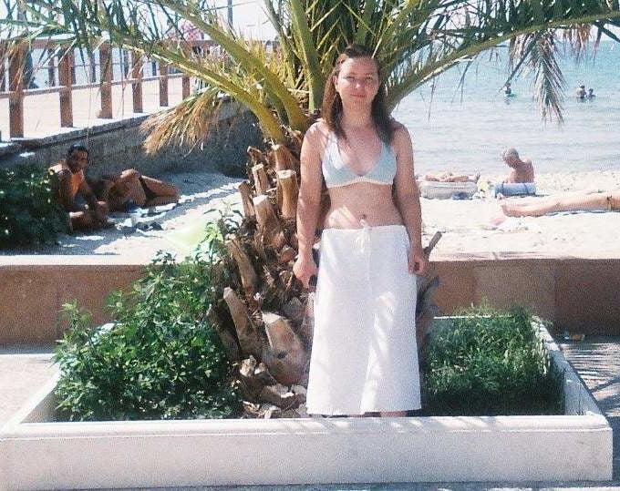25P Secret love: young girl with old guy