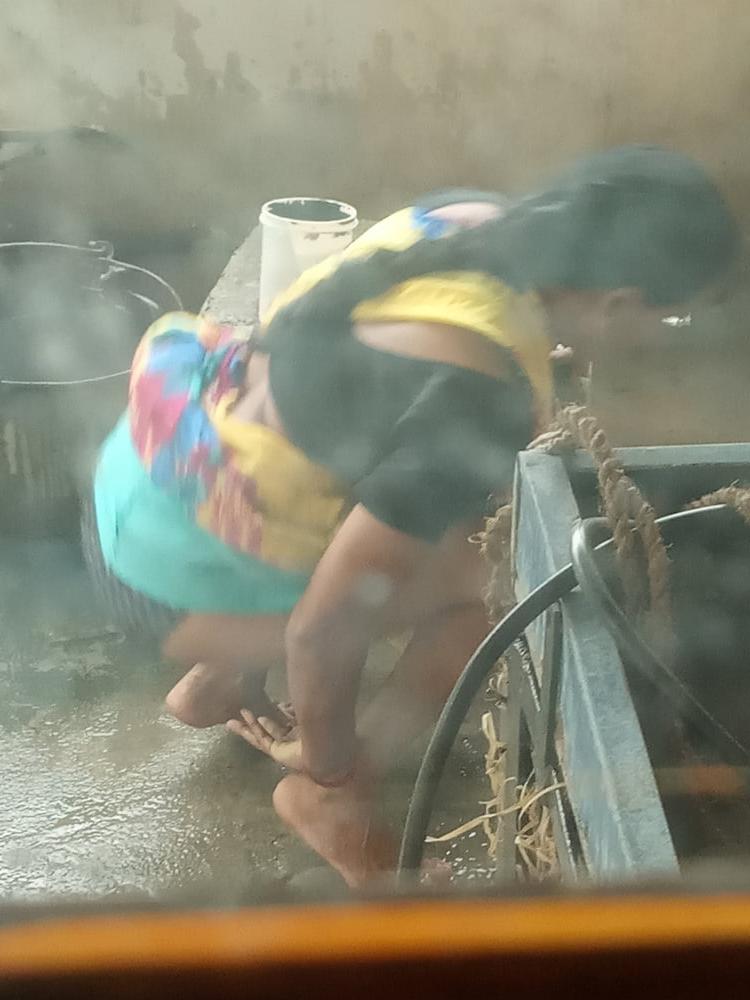 6P Side vali anty ko mutte hue dekha aur hilaya aunty ki chaddi