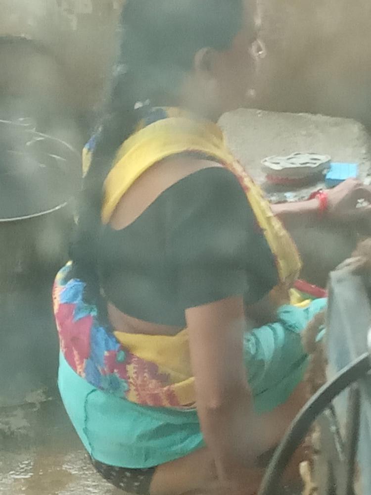 6P Side vali anty ko mutte hue dekha aur hilaya aunty ki chaddi
