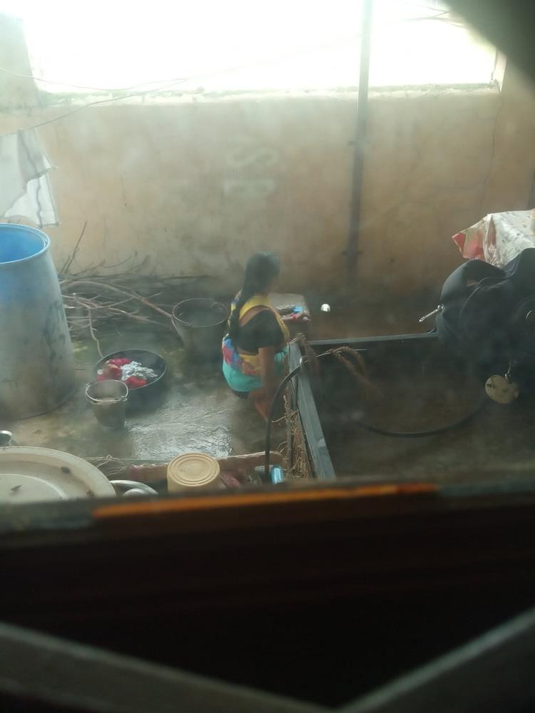 6P Side vali anty ko mutte hue dekha aur hilaya aunty ki chaddi