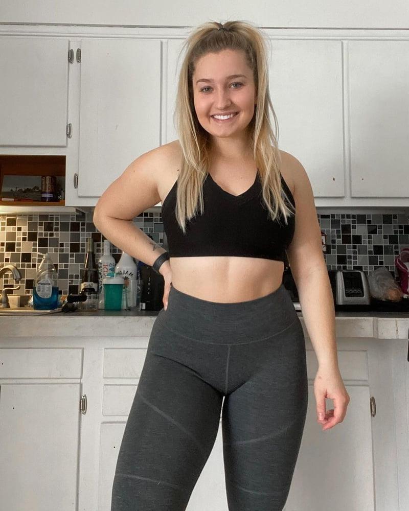 7P Fitness Slut Julia for our masturbation
