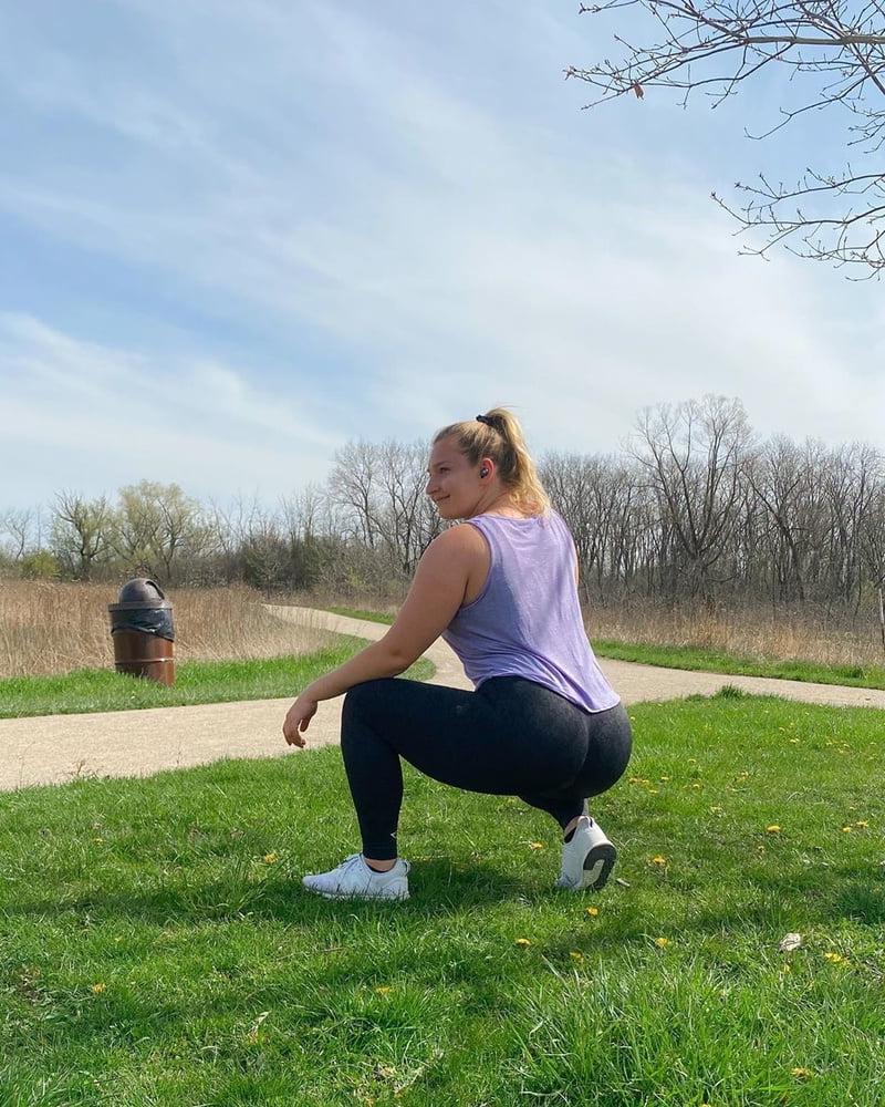 7P Fitness Slut Julia for our masturbation