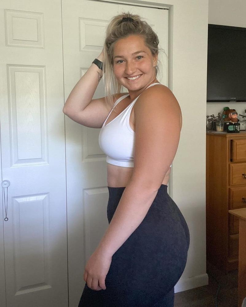 7P Fitness Slut Julia for our masturbation