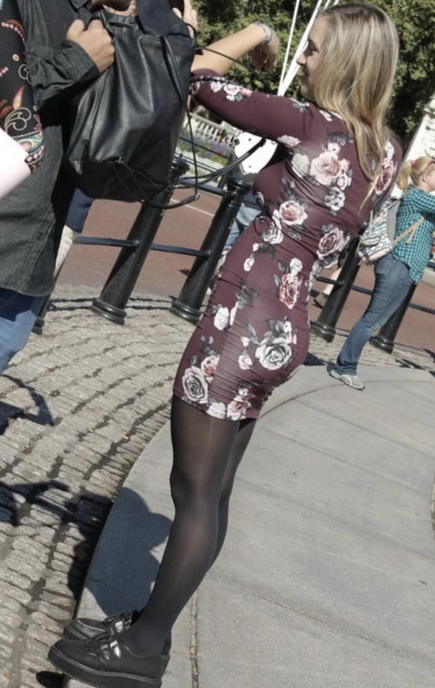 25P Street Pantyhose - UK and Euro Legs Part 1
