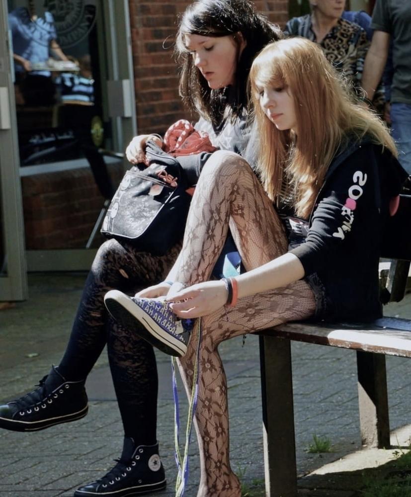 25P Street Pantyhose - UK and Euro Legs Part 1