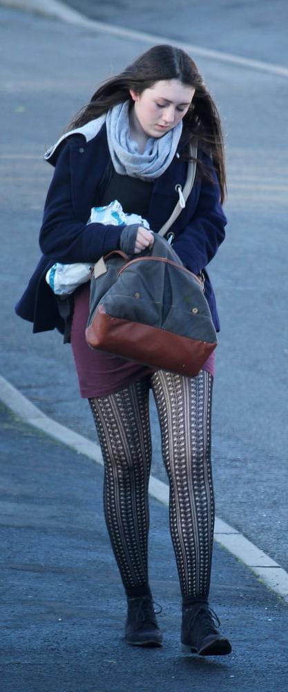 25P Street Pantyhose - UK and Euro Legs Part 1