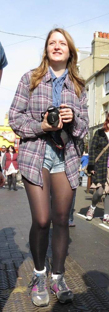 25P Street Pantyhose - UK and Euro Legs Part 1