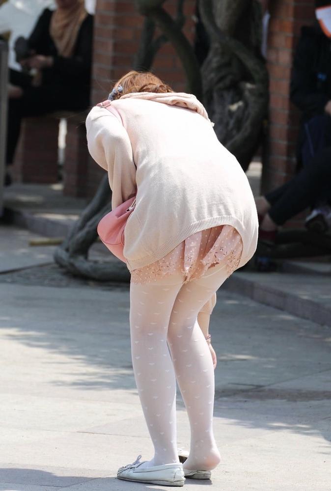 25P Street Pantyhose - UK and Euro Legs Part 1