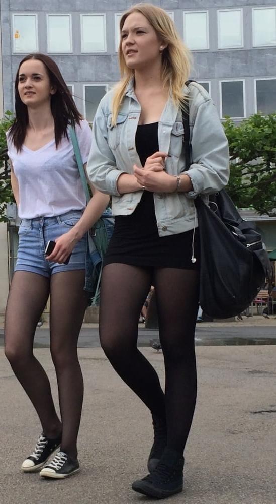 25P Street Pantyhose - UK and Euro Legs Part 1