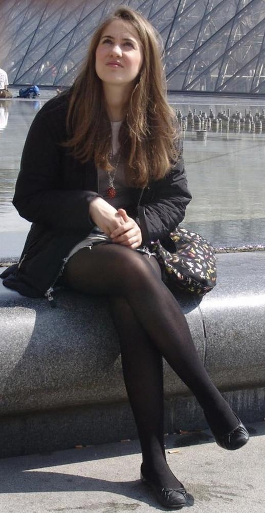 25P Street Pantyhose - UK and Euro Legs Part 1