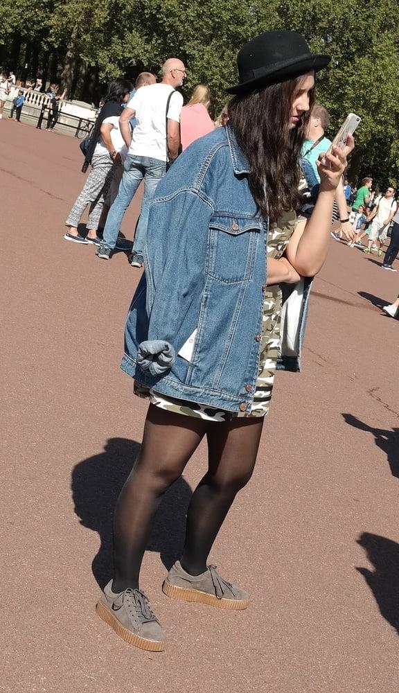 25P Street Pantyhose - UK and Euro Legs Part 1