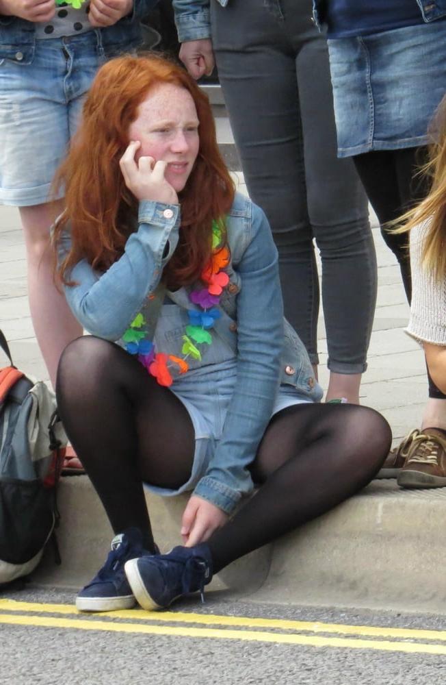 25P Street Pantyhose - UK and Euro Legs Part 1
